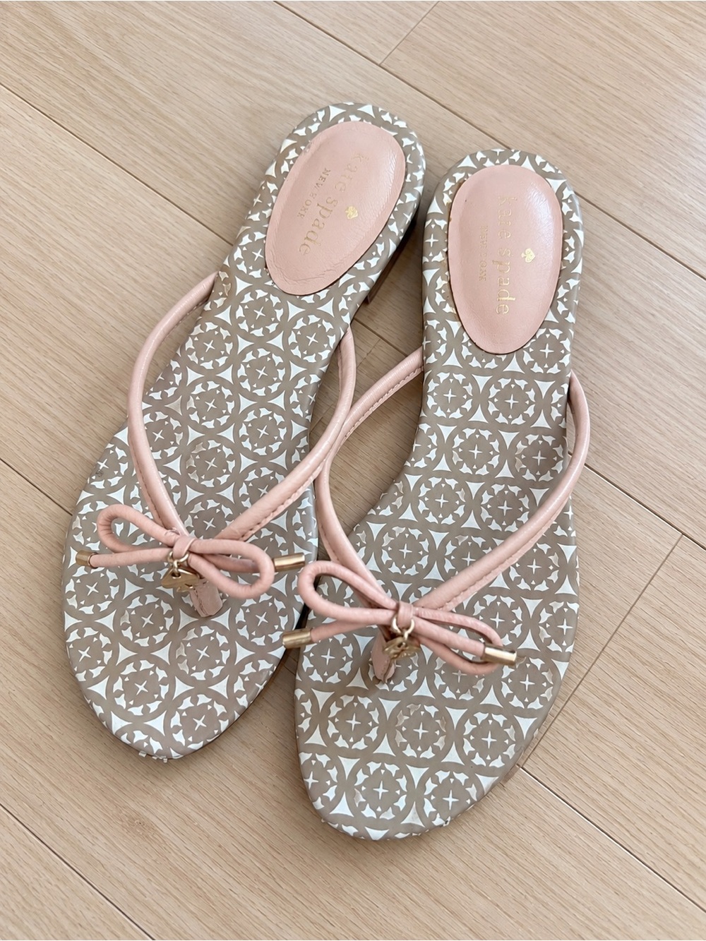 Kate Spade New York Pink Bow Thong Sandals Women’s Size 8M